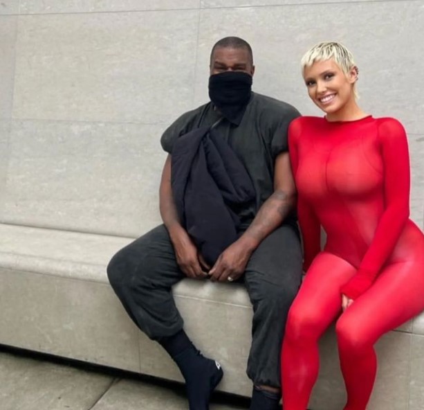 Kanye West dhe Bianca Censori u shfaqën zbathu në Itali, ja çfarë fshihet pas këtij vendimi