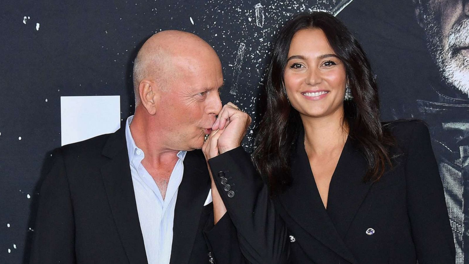 ‘Ndihem si në errësirë’, partnerja e Bruce Willis dorëzohet para gjendjes së përkeqësuar të artistit