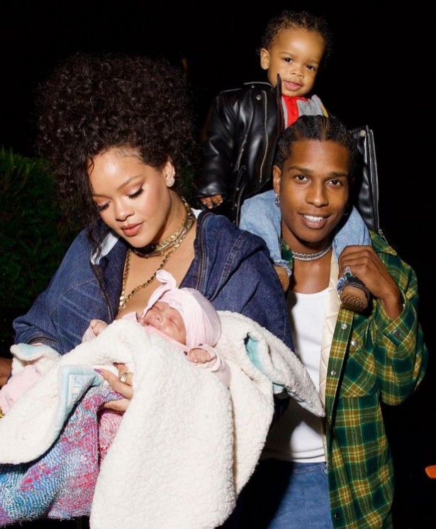 Rihanna dhe A$AP Rocky ndajnë kopertinën e ëmbël me dy djemtë e tyre