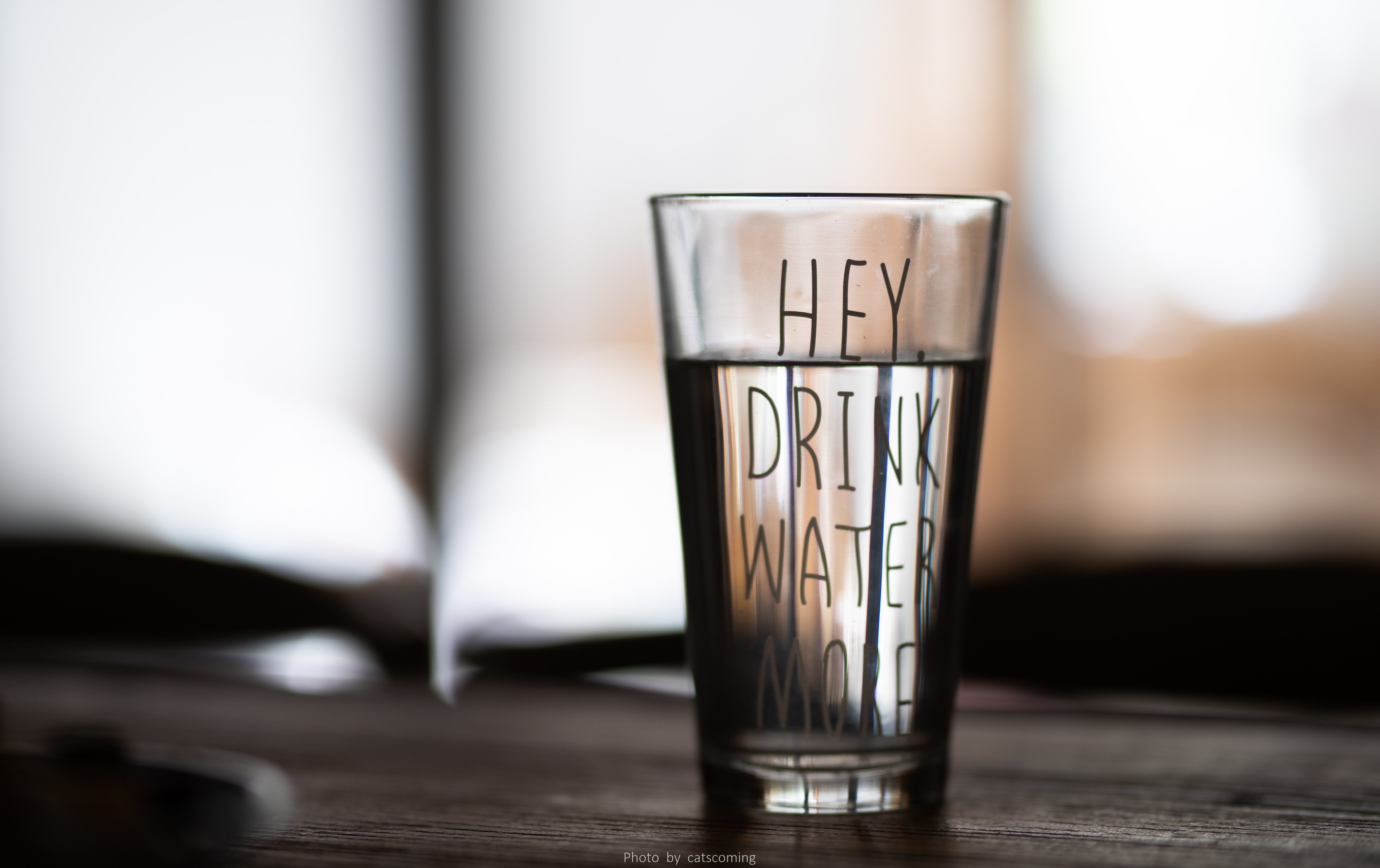 Pirja e një gote ujë të ngrohtë në mëgjes mund të transformojë shëndetin tuaj