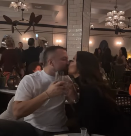 Me një puthje Dafina Zeqiri dhe Kreshnik Gjergji zyrtarizojnë lidhjen