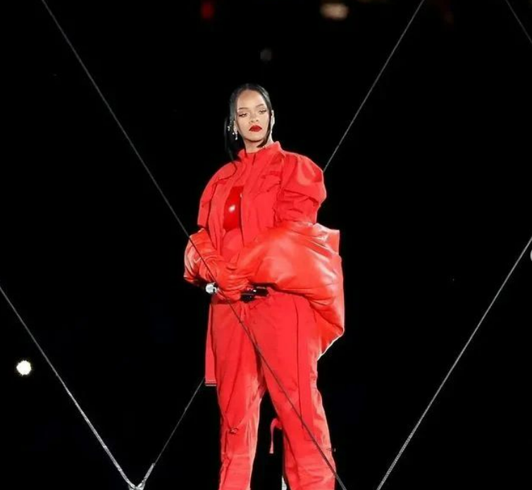 Për 2740 euro mund të vishemi si Rihanna