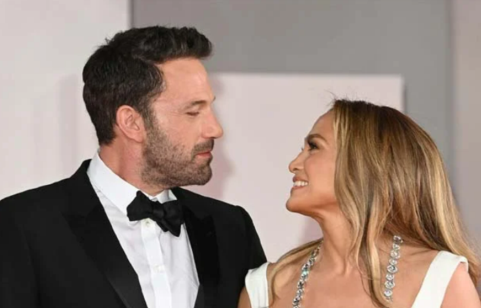 Jennifer Lopez tregon si po shkon martesa me Ben Affleck