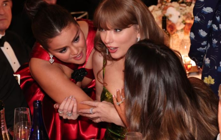 Selena dhe Taylor më të afërta se kurrë, momenti viral kur “pëshpërisin sekretet” në Golden Globe