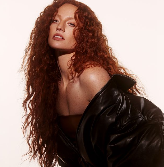 Jess Glynne rikthehet në muzikë me albumin e ri