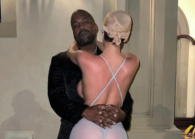 Bianca Censori rrezikon burg pas daljes pothuajse të zhveshur në Paris me Kanye West