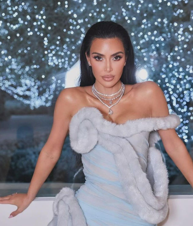 Pse Kim Kardashian po përpiqet ta mbajë romancën e saj të re larg nga Kanye West