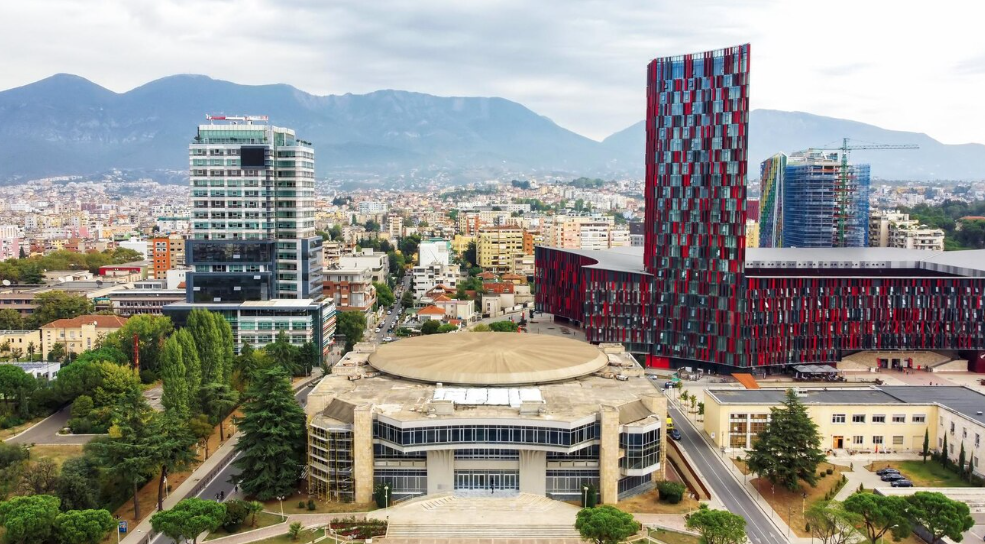 iNews: Tirana, qyteti i përsosur për pushime