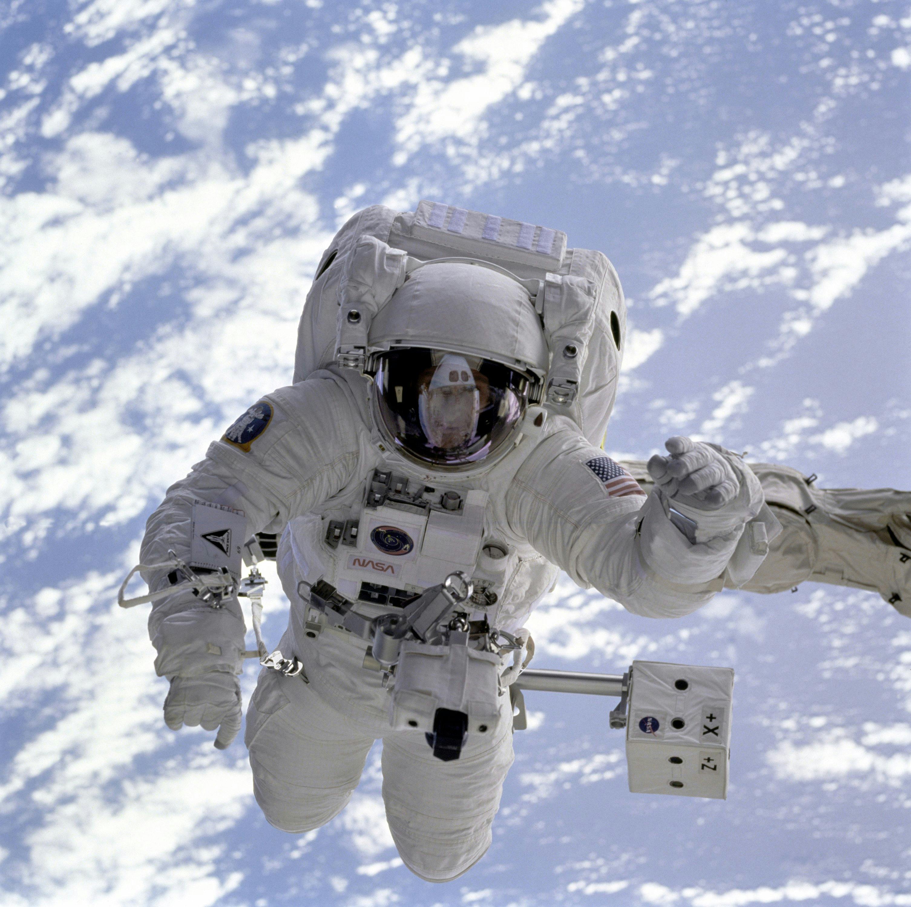Sa shpesh përjetojnë dhimbje koke astronautët në hapësirë?