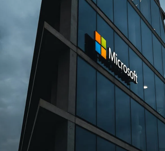 Microsoft prezanton zyrën e re të AI në Mbretërinë e Bashkuar
