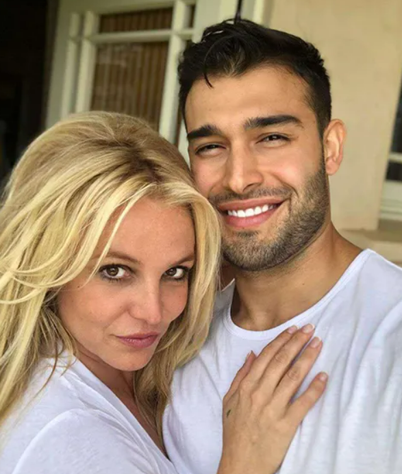 Britney Spears dhe Sam Asghari zyrtaraisht të divorcuar
