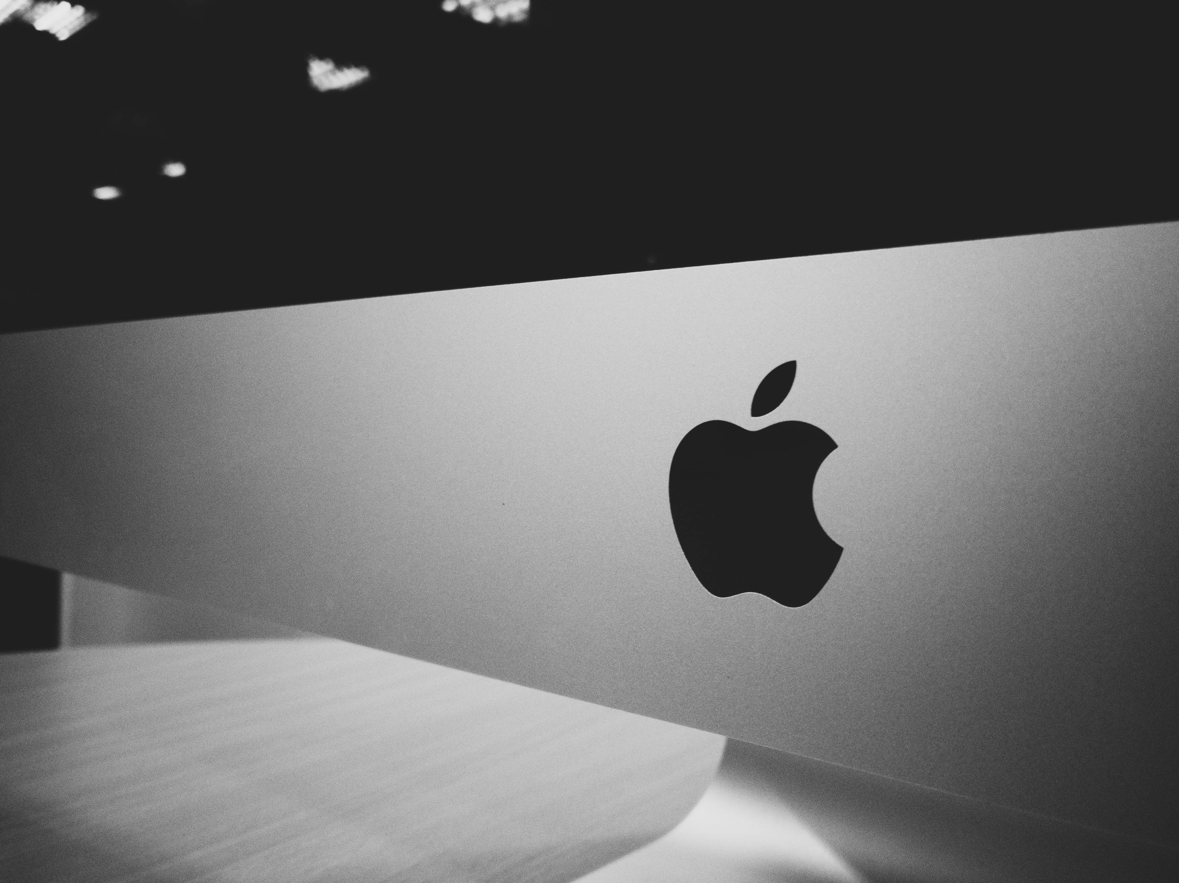Apple bëhet marka e parë globale prej 1 trilion dollarësh