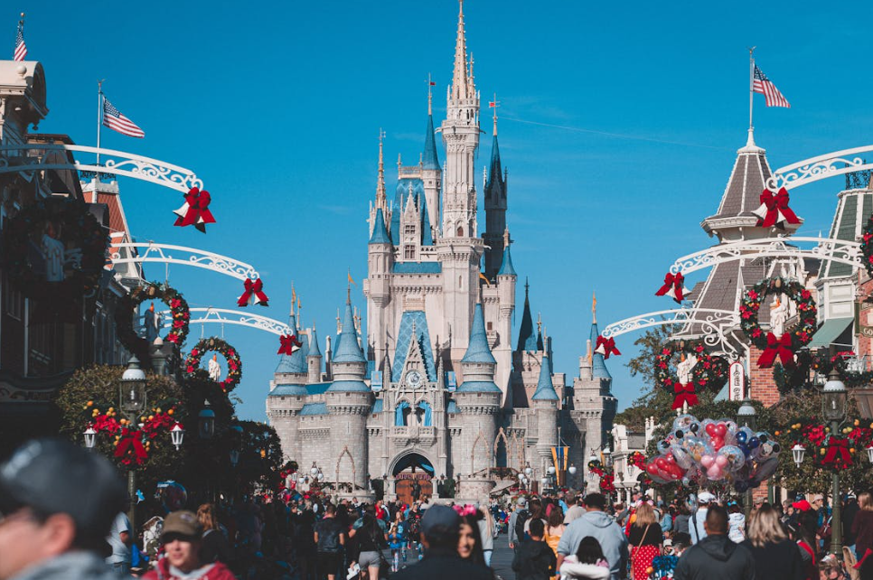 Familjet janë duke kursyer  për pushimet e tyre në DisneyLand për shkak të një ”mashtrimi”