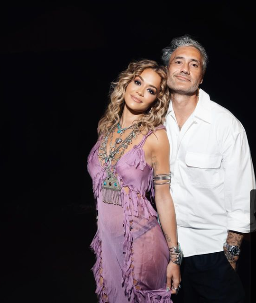 ‘Marrëdhënja jonë është zjarr’, Rita Ora zbulon më shumë për raportin me Taika Waititi-n