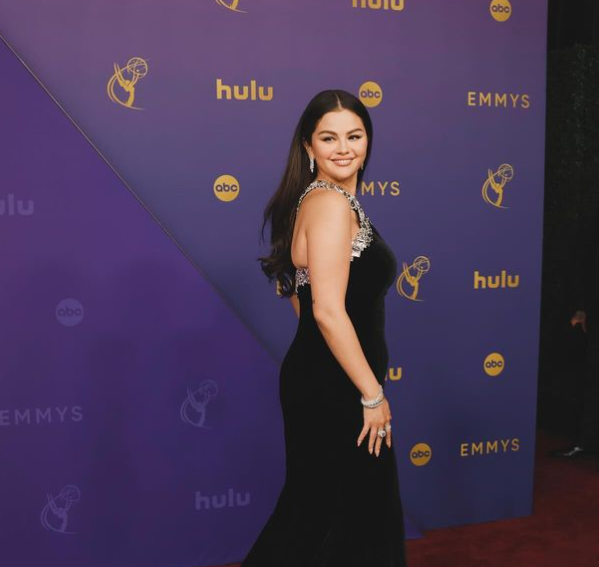 Selena Gomez u përgjigjet komenteve bullizuese ndaj trupit të saj