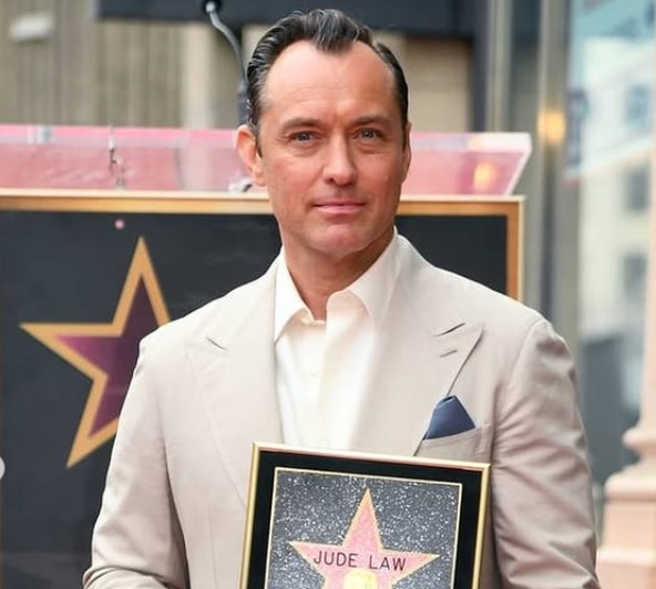 Artisti Jude Law më nderohet një yll në “Hollywood Walk of Fame”