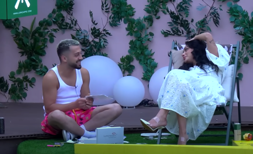 Pse e ndrydh veten? Egli kërkon një sinjal nga familja për tu afruar me Gjestin