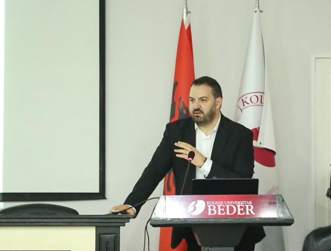 Acromax me hapin e kohës, prezanton bashkëpunimin e ri me të rinjtë që aspirojnë botën mediatike