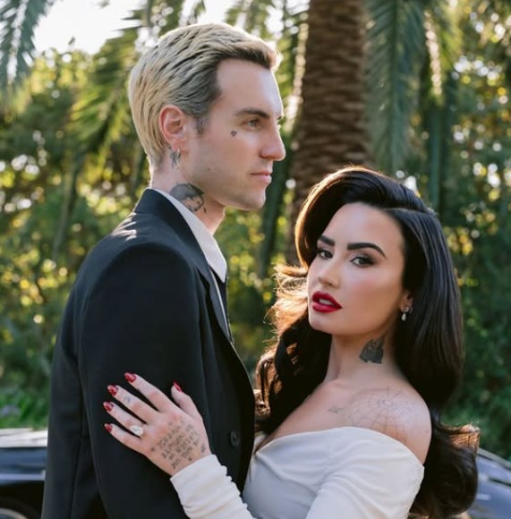 Demi Lovato martohet me Jordan Lutes në një dasmë në Kaliforni