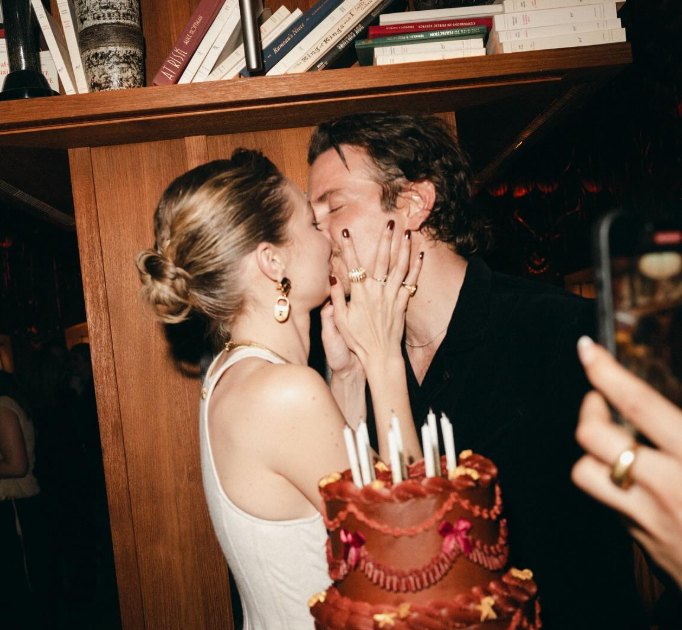 Gigi Hadid zyrtarizon lidhjen me Bradley Cooper