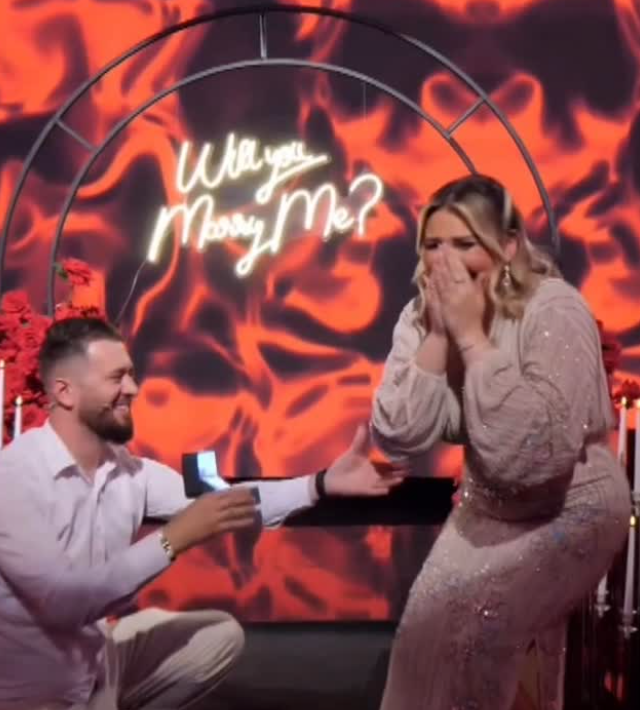 Zbuluan gjininë e bebit! Vedati e surprizon me një propozim për martesë Roelën