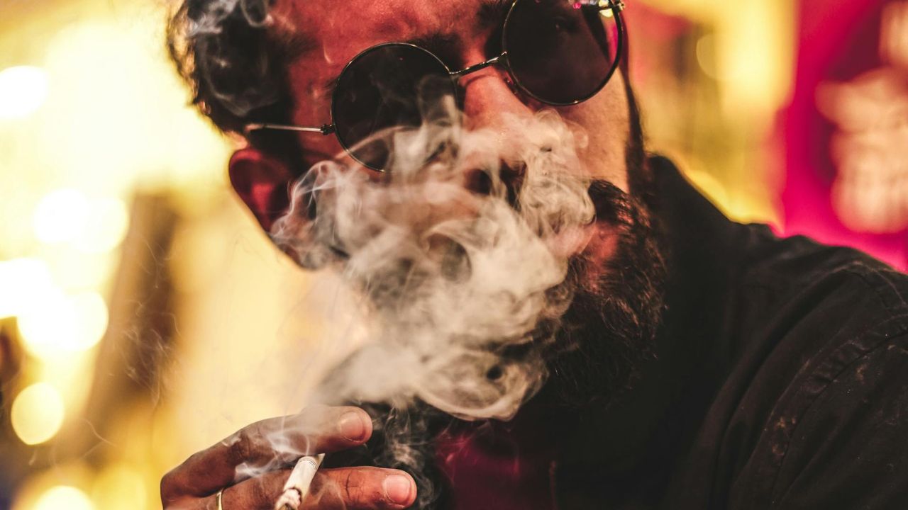 Franca do të ndalojë pirjen e duhanit në shkolla, parqe dhe plazhe