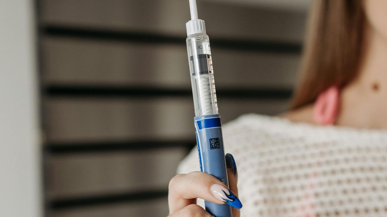 Pesë ilaçe që mund ta bëjnë më të vështirë përballimin e vapës