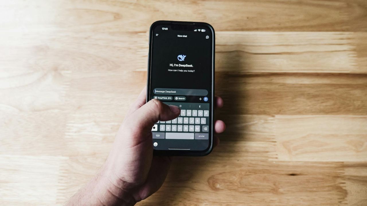 Bisedat tuaja me AI Chatbot Grok mund të jenë të dukshme për të gjithë