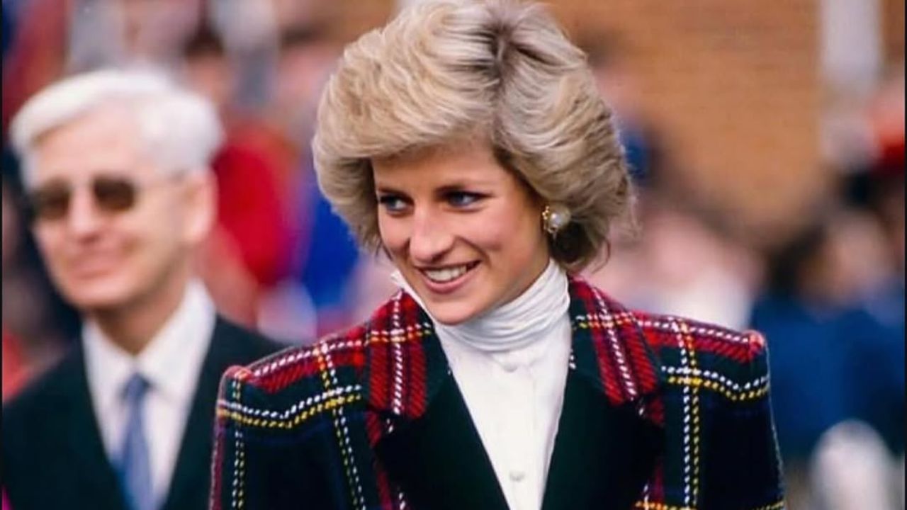 Kapsula e kohës e Princeshës Diana në Londër u hap pas 34 vitesh