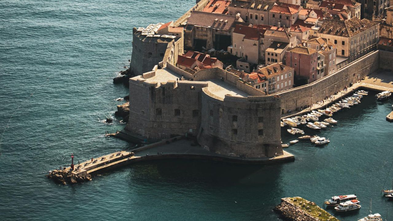 Si po i përdor Dubrovniku turistët për të mbrojtur trashëgiminë e tij kulturore
