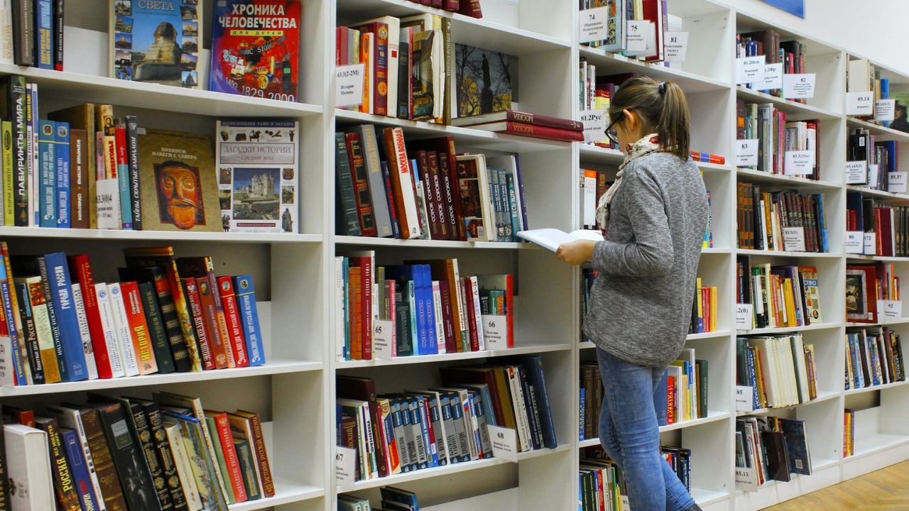 Danimarka heq taksën e librave për të luftuar ‘krizën e leximit’