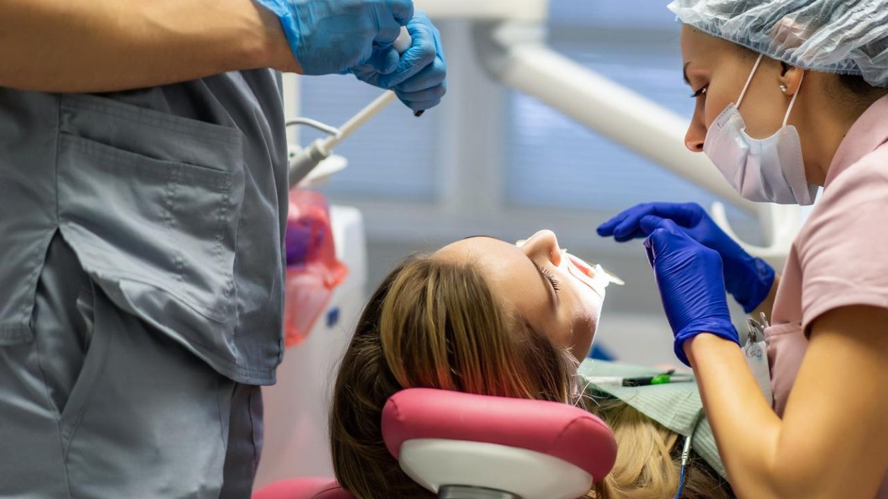 6 Mënyra të thjeshta për të kapërcyer frikën nga dentisti