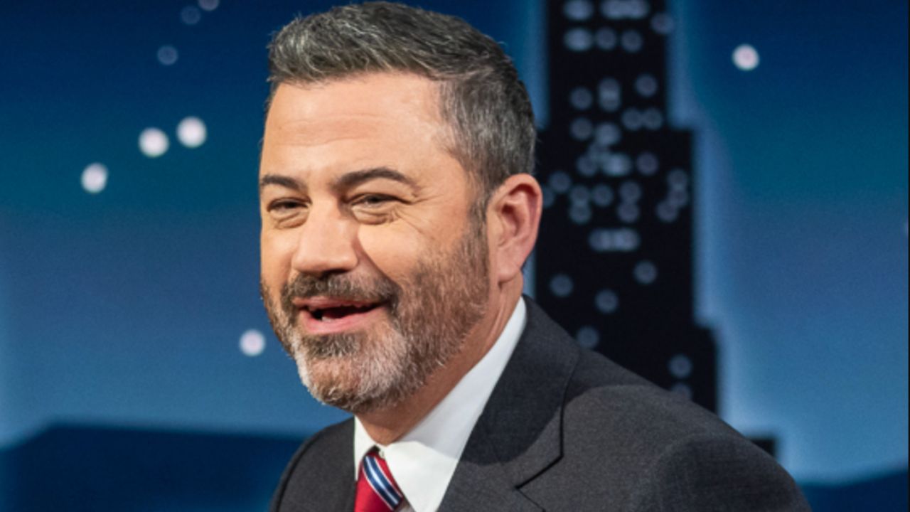 Jimmy Kimmel i kërkohet të kërkojë falje dhe të paguajë familjen e Charlie Kirk nëse dëshiron që pezullimi të hiqet