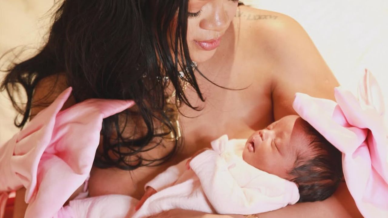 Rihanna sjell në jetë fëmijën e tretë me A$AP Rocky, zbulon emrin e ëmbël