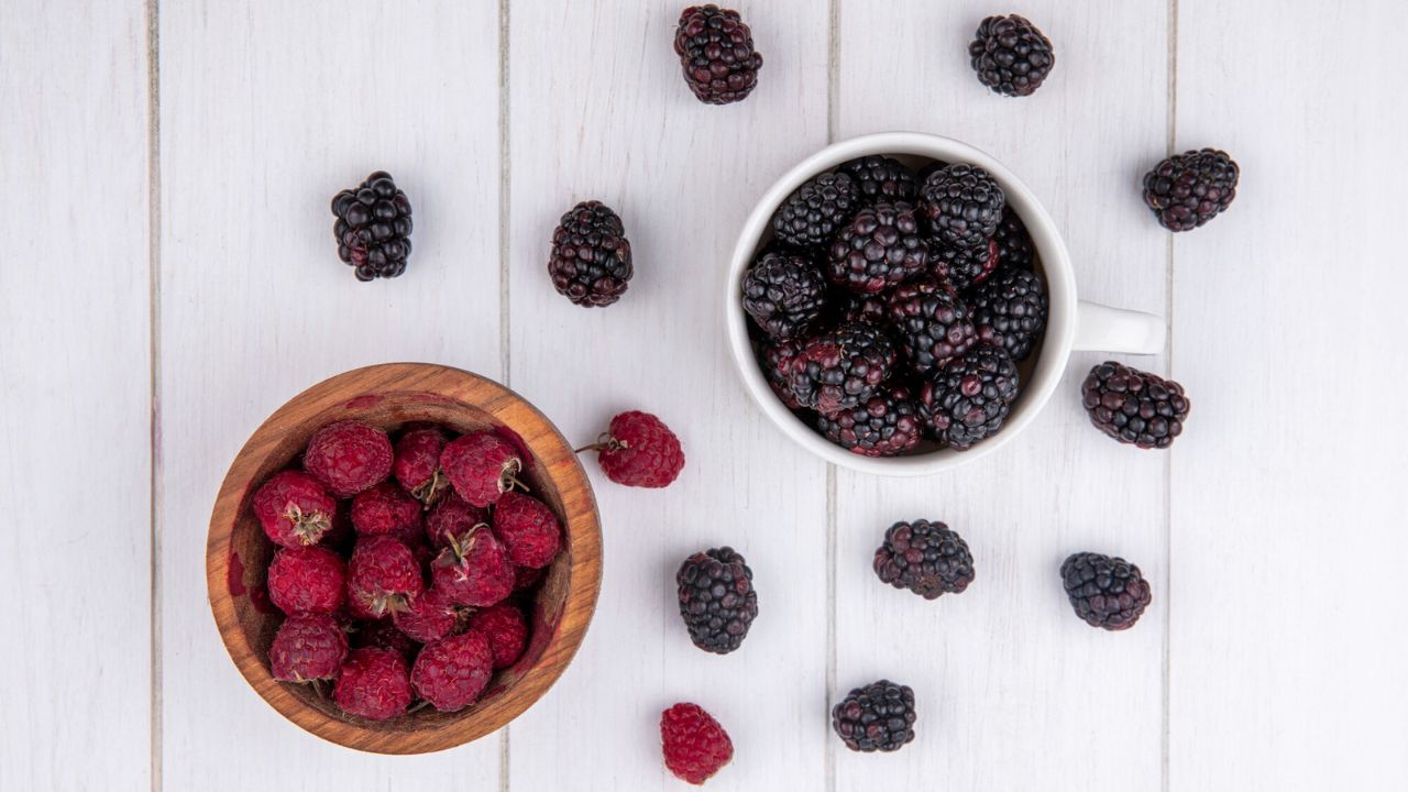 Ja çfarë i ndodh trupit tuaj nëse hani manaferra çdo ditë