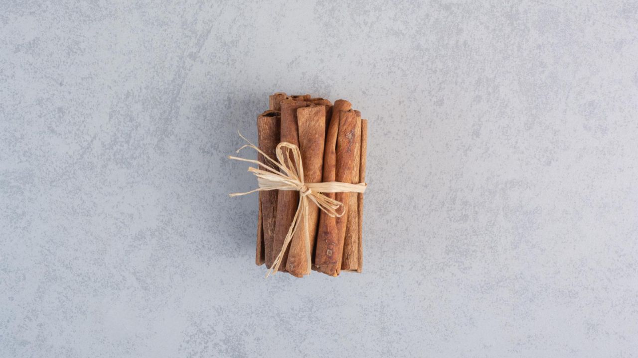 Nga ulja e inflamacionit te sheqeri i lartë në gjak: 6 arsye për të ngrënë kanelle para gjumit