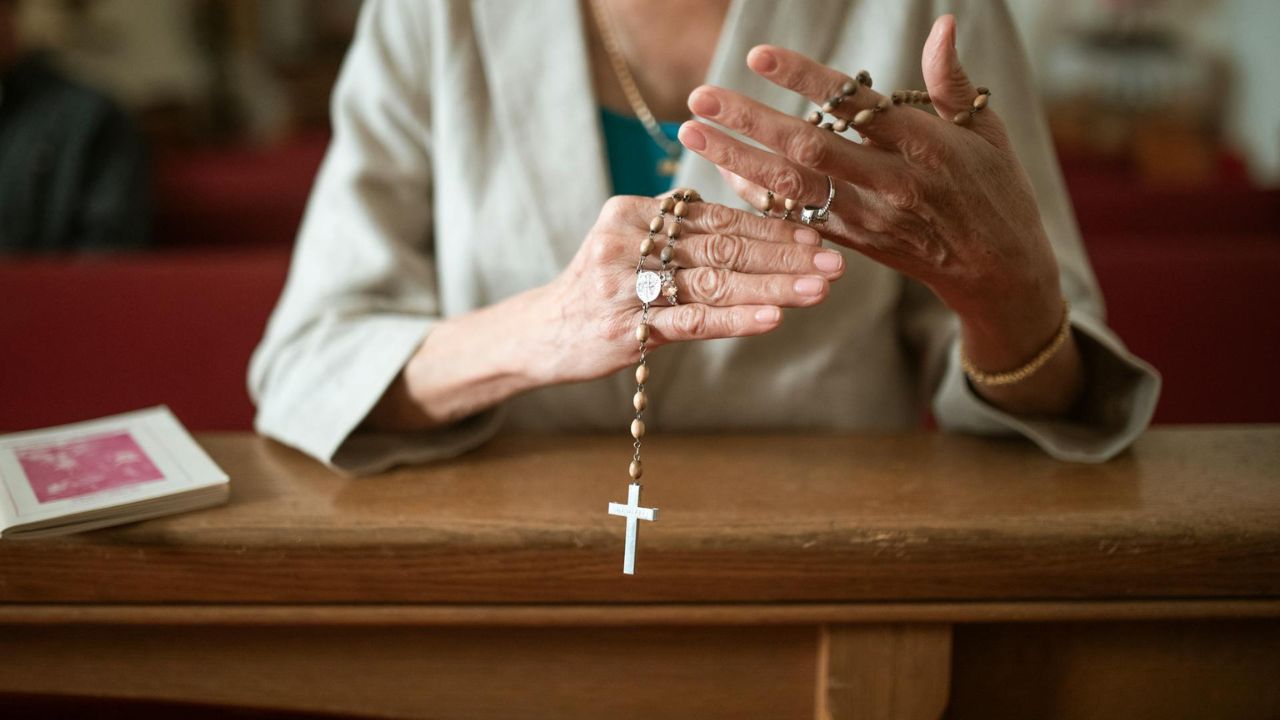 Ndodh çudia! Njerëzit po përdorin inteligjencën artificiale për të folur me Zotin