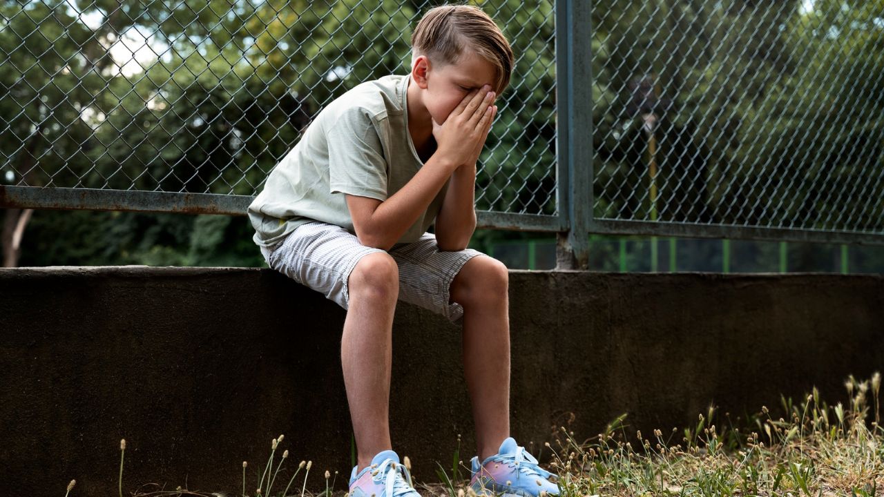 Shumë kohë vetëm ka një efekt tronditës në trurin e adoleshentëve