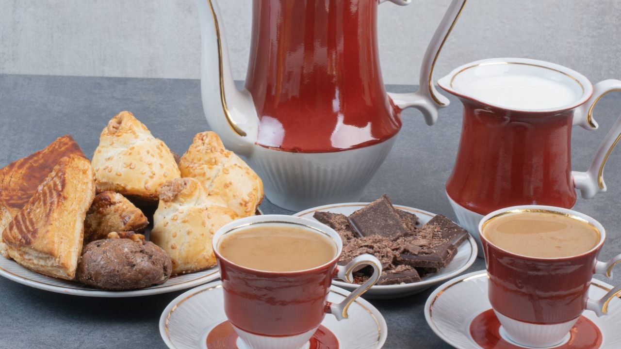 Studimi sugjeron se ata që pinë çaj mund të kenë kocka më të forta se ata që konsumojnë kafe