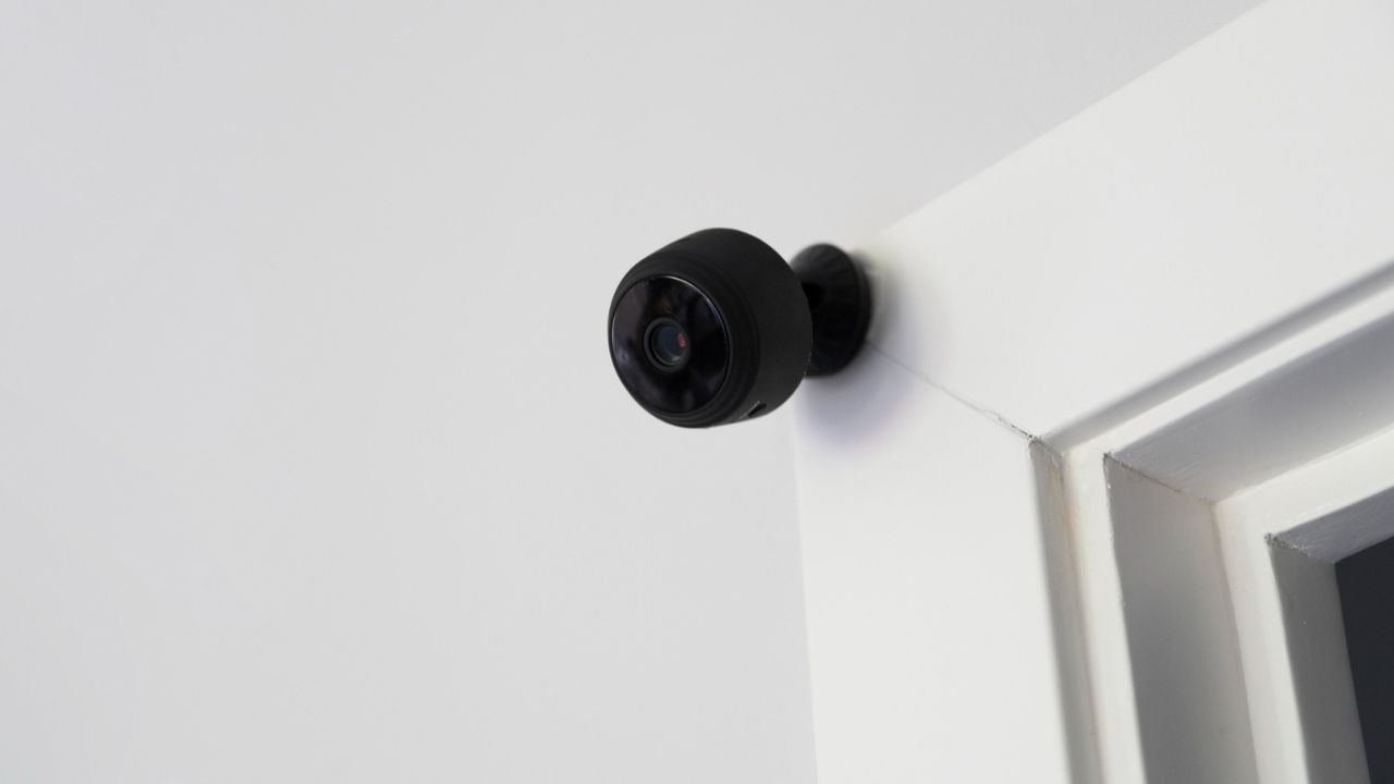 Mbi 120,000 kamera shtëpish janë përdorur pamjet për të krijuar materiale shfrytëzuese seksuale