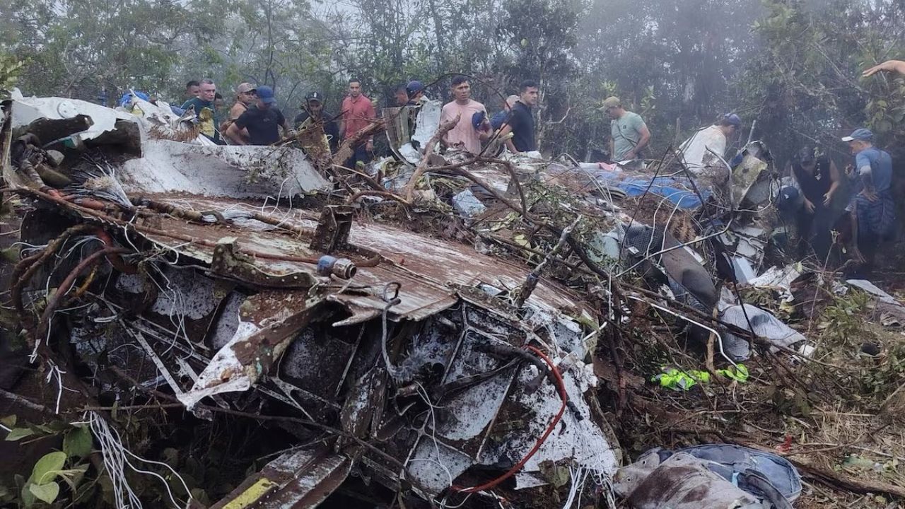 Rrëzimi i aeroplanit në Kolumbi vret 15 persona, përfshirë edhe një politikan