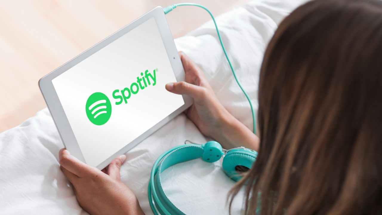 Funksioni i ri i Spotify ju lejon të eksploroni historinë që fshihet pas këngës që po dëgjoni