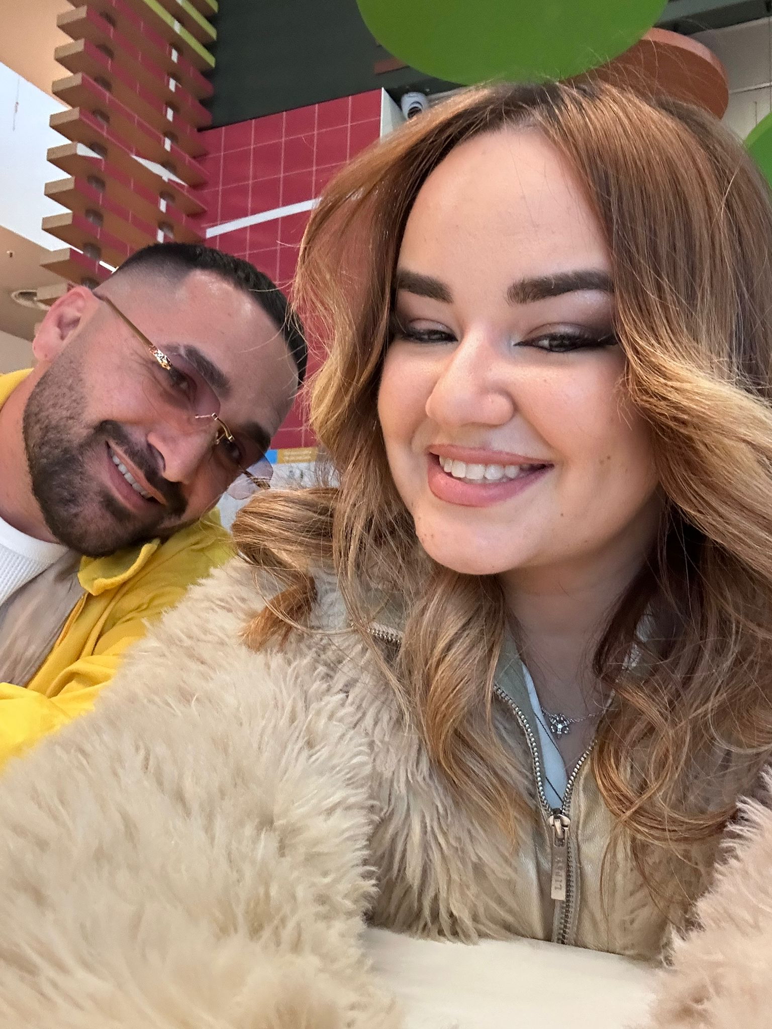 “Ndalo Bujar” kthehet në këngë! B2N gati me projektin komik pas momentit viral të Anxhelës në “Për’puthen