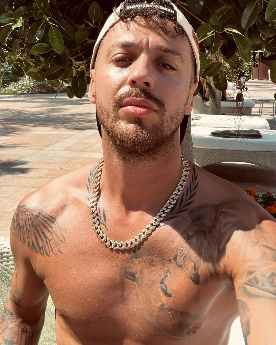 DJ Geek nuk fshihet më! Publikon foto romantike me partneren nga pushimet në Maldive