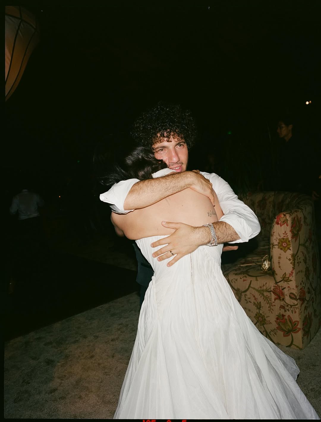 “Më quajnë i shëmtuar”/ Benny Blanco flet hapur për kritikat ndaj pamjes së tij