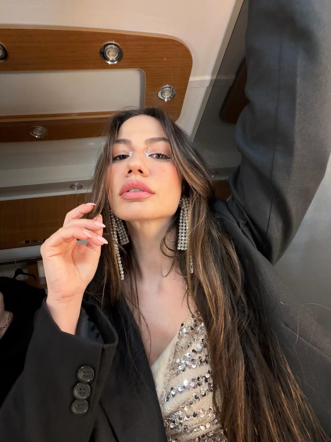 Demet Özdemir rrëmben vëmendjen në “İbrahim Selim ile Bu Gece”, zbulon prapaskenat e “Eşref Rüya”
