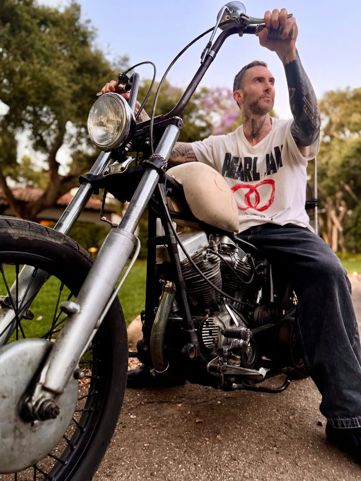 Adam Levine puth vajzën nga skena gjatë koncertit