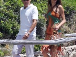 New pics of George and Amal spending holidays in Capri, Italy 🇮🇹 #georgeclooney #amalclooney #