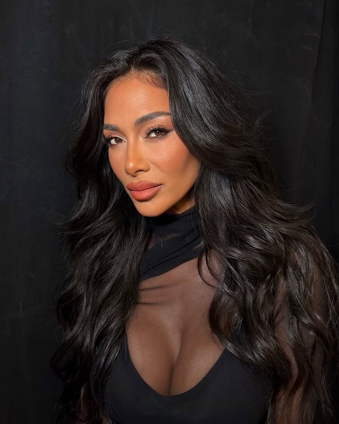 Nicole Scherzinger pëson djegie pak para koncertit në Gjermani, por vendos të performojë