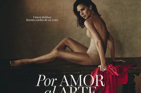 4831C07B00000578-5275093-She_s_got_it_going_on_Victoria_Beckham_appeared_NAKED_in_a_nude_-a-97_1516112350383